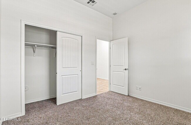 Foto del edificio - 15337 Promise Ct