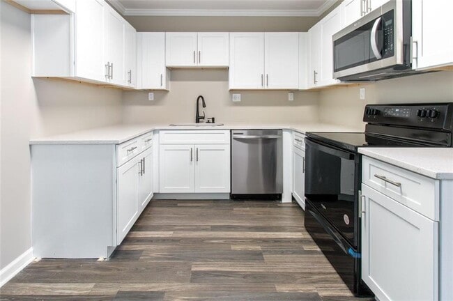Kitchen - 288 Thornton St SW