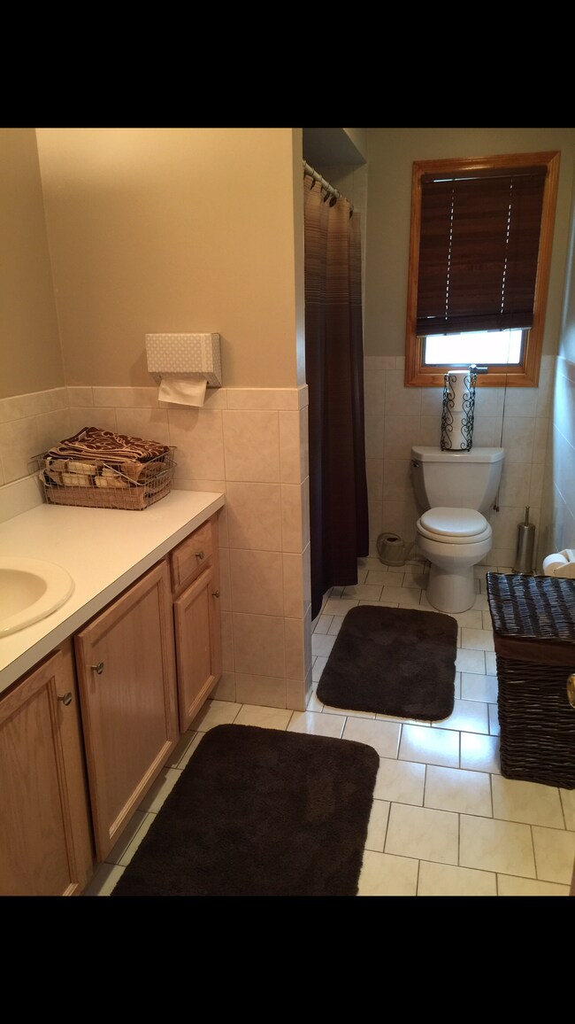 bathroom #1 - 516 Park Pl