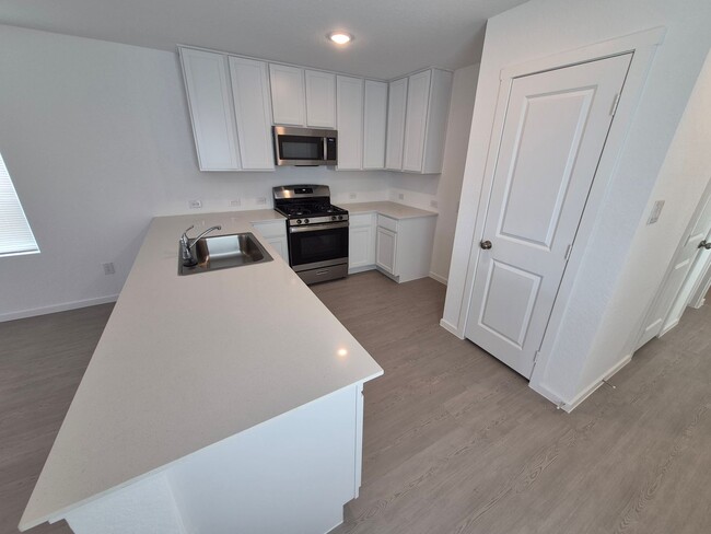Building Photo - 926 S Presa St