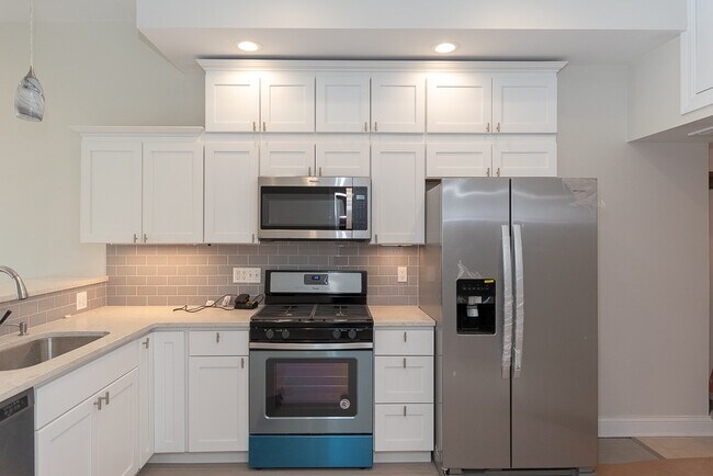 Foto del edificio - 1637 N Clybourn Ave