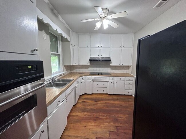 Foto del edificio - 1753 Cherry Ave