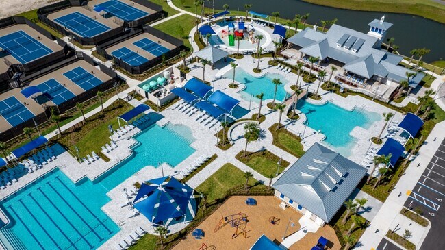 Foto del edificio - 389 Brandon Lakes Dr
