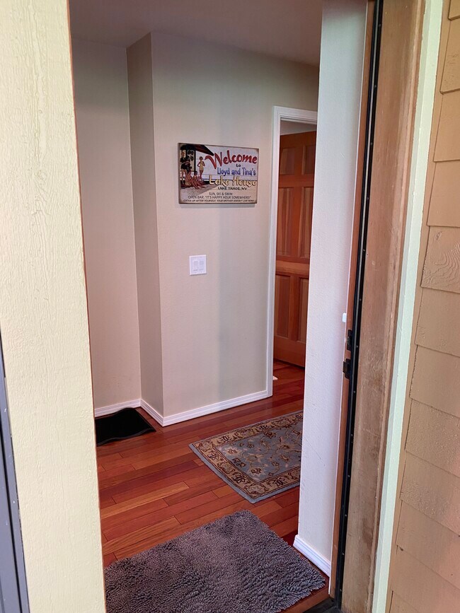 Entry at front door - 931 Incline Way