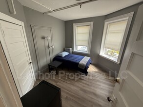Building Photo - 376 Washington St
