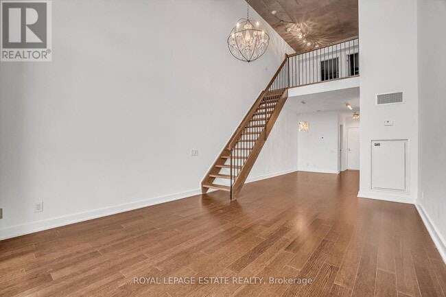 Building Photo - 5 Hanna Ave