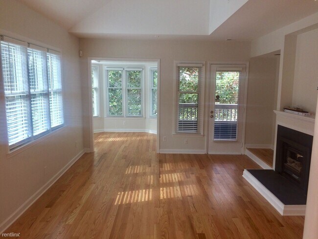 Building Photo - 2 br, 2 bath House - 239-301 New Bern Place