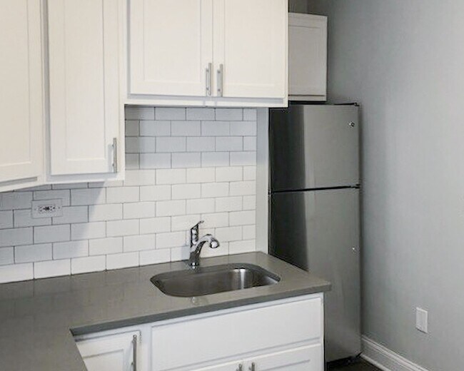 Foto del edificio - 5061 N Damen Ave