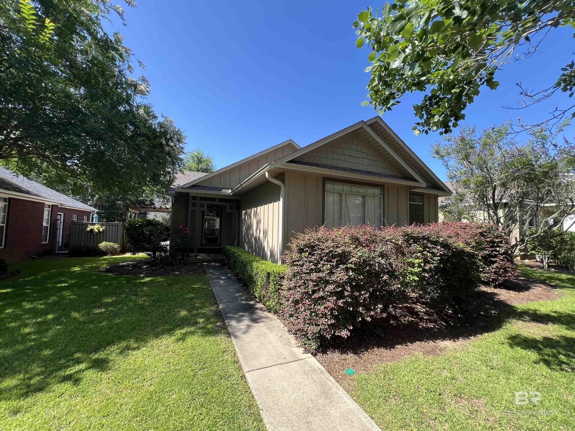 Primary Photo - 10410 Emmanuel St