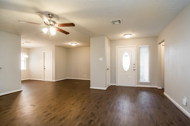 Foto del edificio - 3206 Teakwood Cir