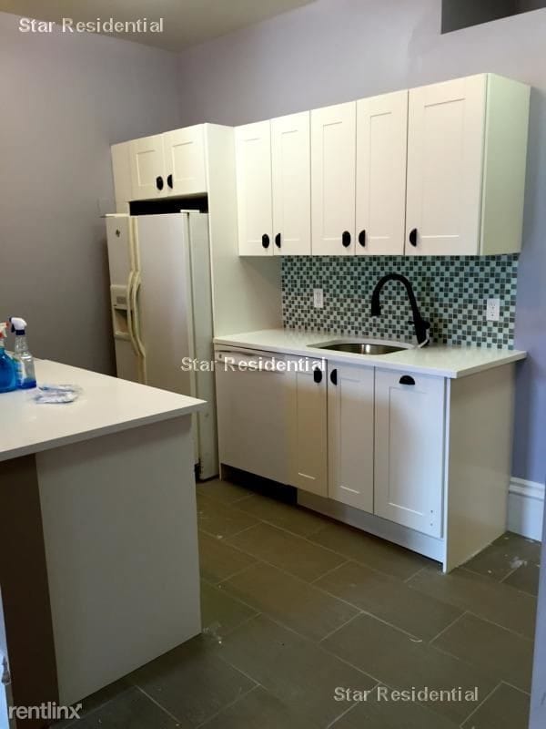 Building Photo - 3 br, 1 bath  - 526 Massachusetts Ave 3