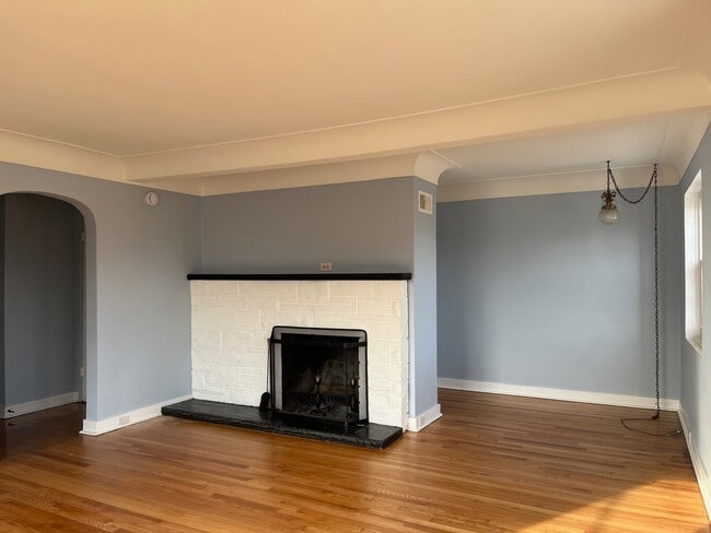 Building Photo - 918 N 5th Ave