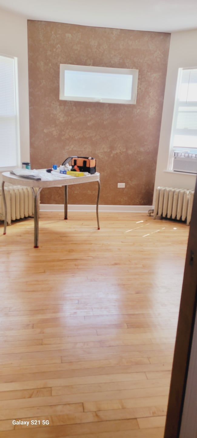 Comedor - 3807 N Narragansett Ave