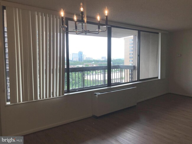 Foto del edificio - 3701 S George Mason Dr