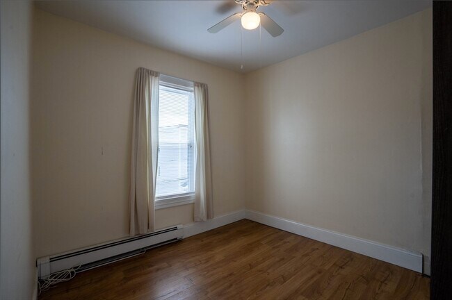 Building Photo - 420 Saratoga St