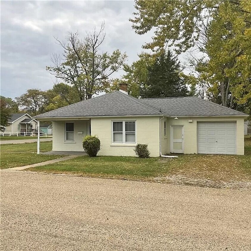 28 N Kansas Ave, Danville, IL 61832 House Rental in Danville, IL