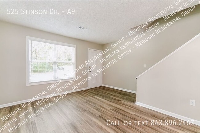 Building Photo - Renovated ~ 2 bedroom / 1.5 Townhome in We...