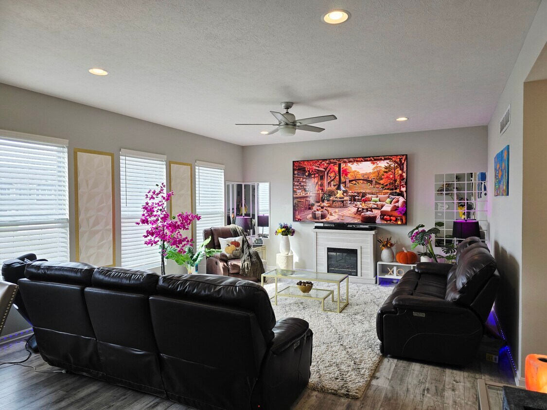 Foto principal - 6885 Charlestown Ln