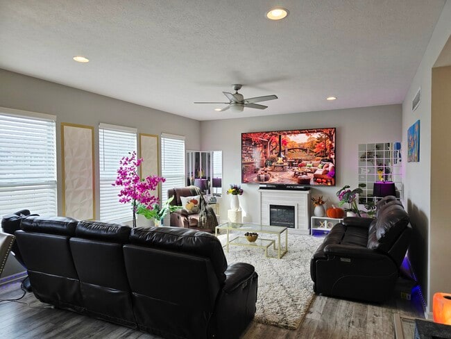 Building Photo - 6885 Charlestown Ln