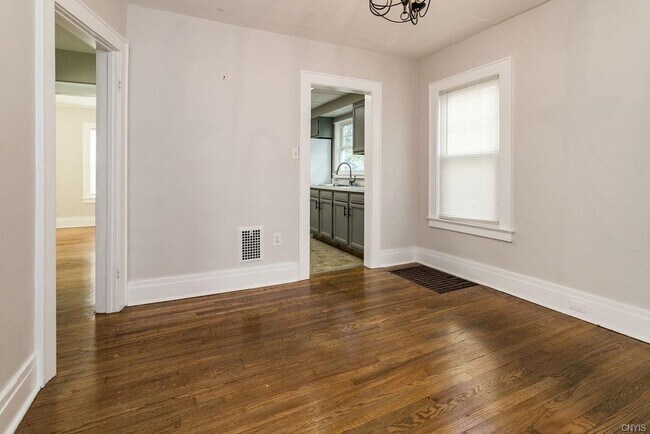 Building Photo - 412 Hixson Ave