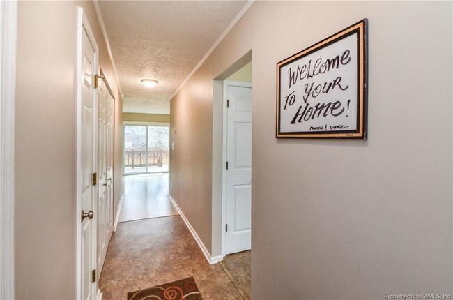 Foto del edificio - 1600 Skiffes Creek Cir