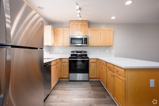 Birch - 750SF - Kitchen - Cedar Trace Apartments