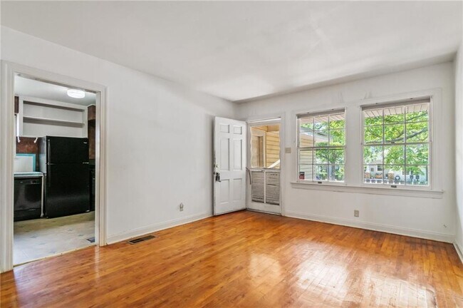 Building Photo - 5512 Avenue G