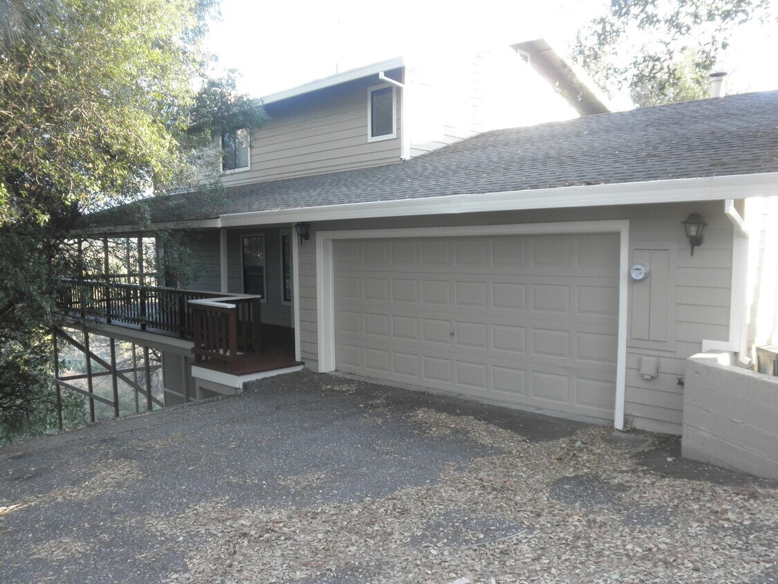 Primary Photo - 3 bedroom/2.5 bath in Lake Wildwood, Penn ...