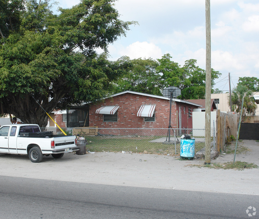Building Photo - 623 NW 9th Ave