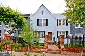 Building Photo - 1109 Penn St NE