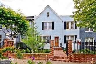 Building Photo - 1109 Penn St NE