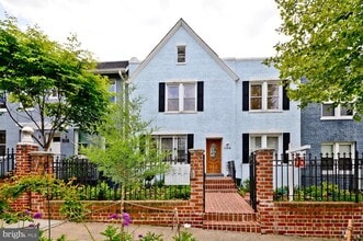 Building Photo - 1109 Penn St NE