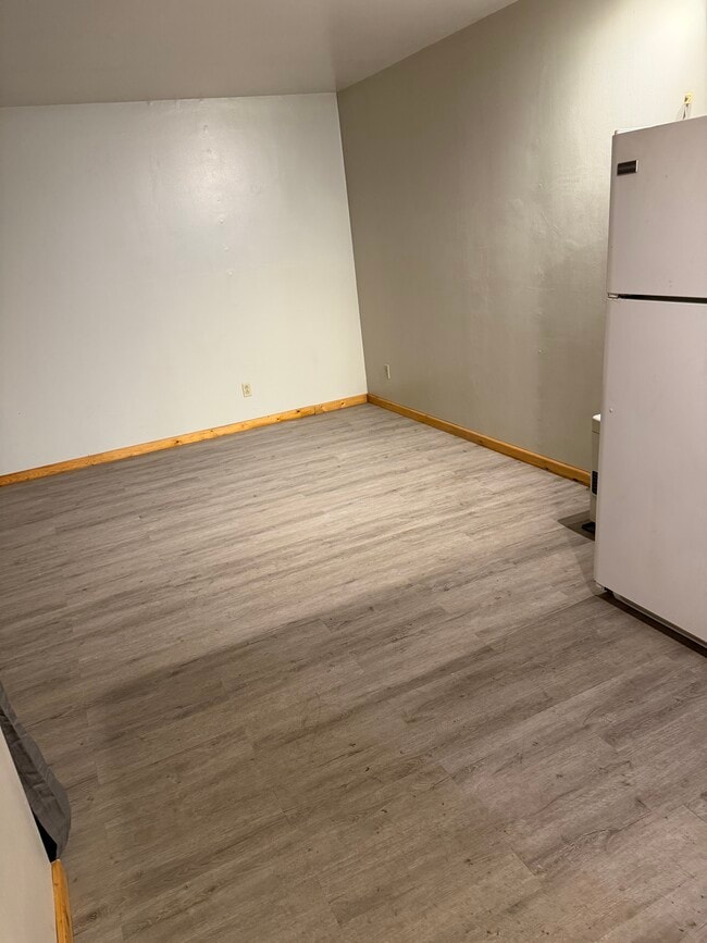 Foto del edificio - 654 Canoro Rd