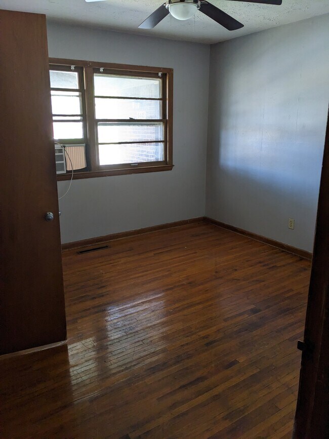 Building Photo - 6443 E Castle Dr