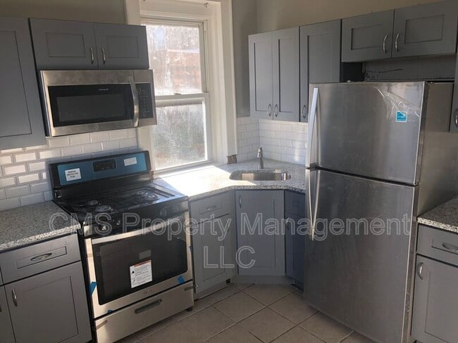Building Photo - 1501 S Wood Ave