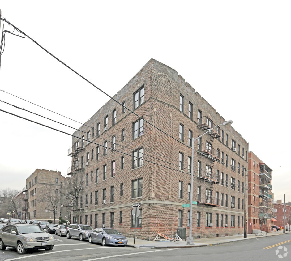 1390618 34th Road Apartments in Flushing, NY