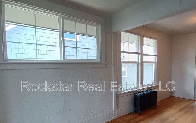Foto del edificio - 1524 W Gardner Ave