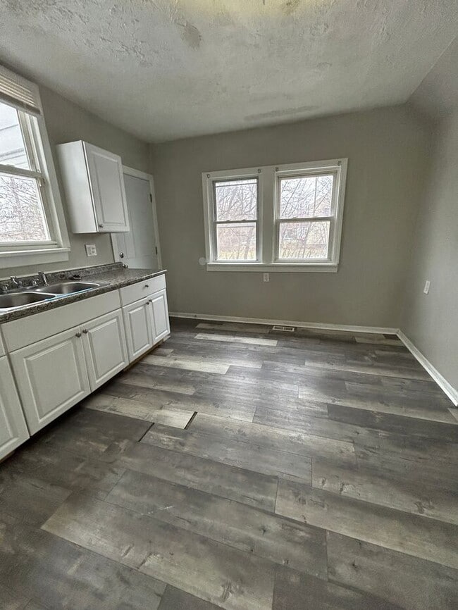 Building Photo - Cozy 3-Bedroom Home in a Great Location / ...