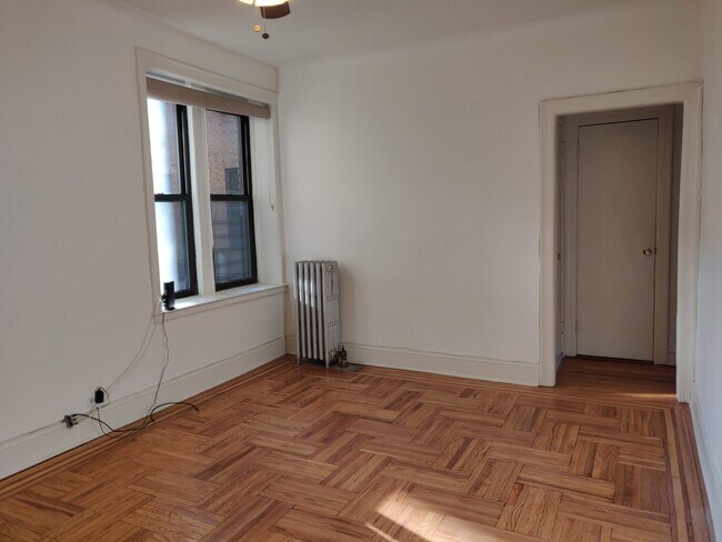 Building Photo - 3716 83rd St Apt 2G