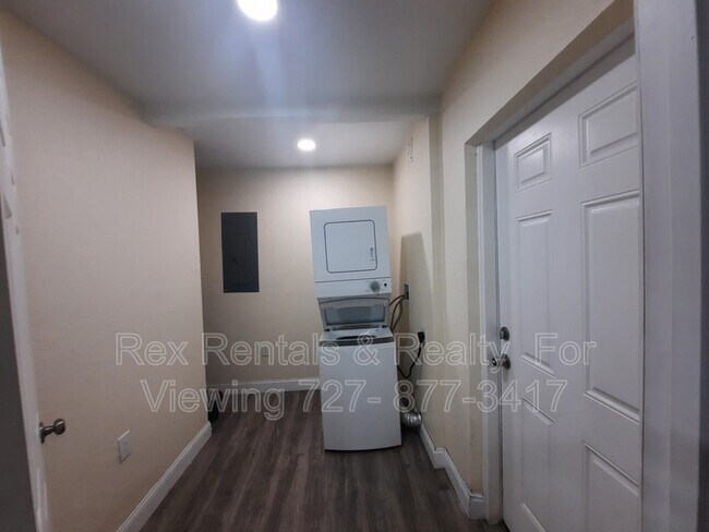 Building Photo - 3143 35th Ave N