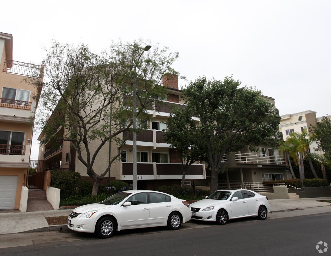 Foto del edificio - 11916 Goshen Ave