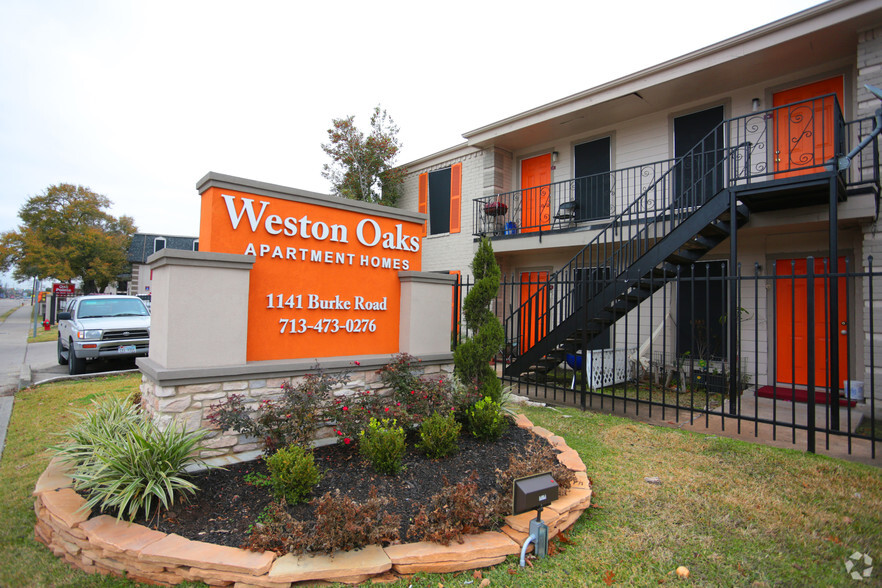 Weston Oaks Apartment