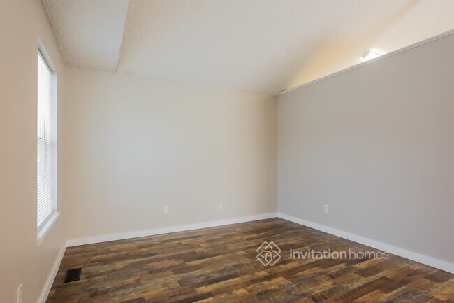 Building Photo - 4938 S Sedalia Way