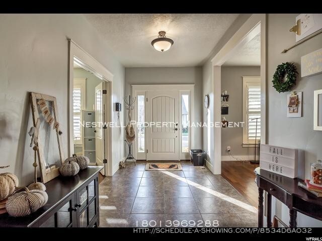 Building Photo - Amazing 6 bed Daybreak Home