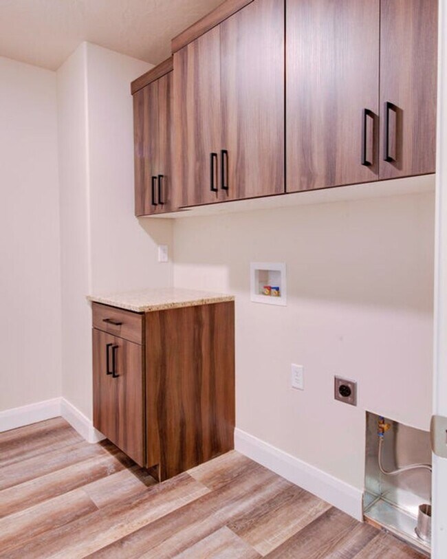 Foto del edificio - Townhome in the Shadow Cove Subdivision