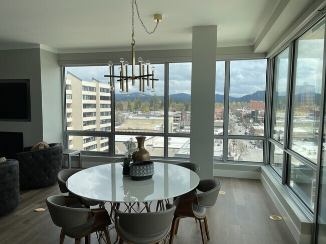 Dining - 201 N 1st St
