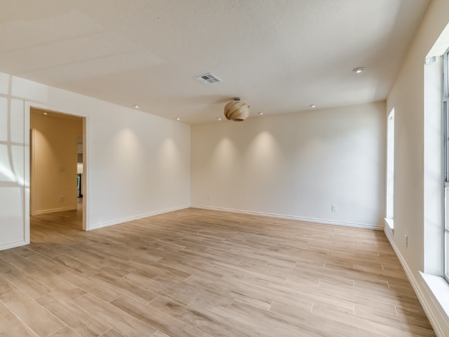 Building Photo - 1309 Rebecca Ln