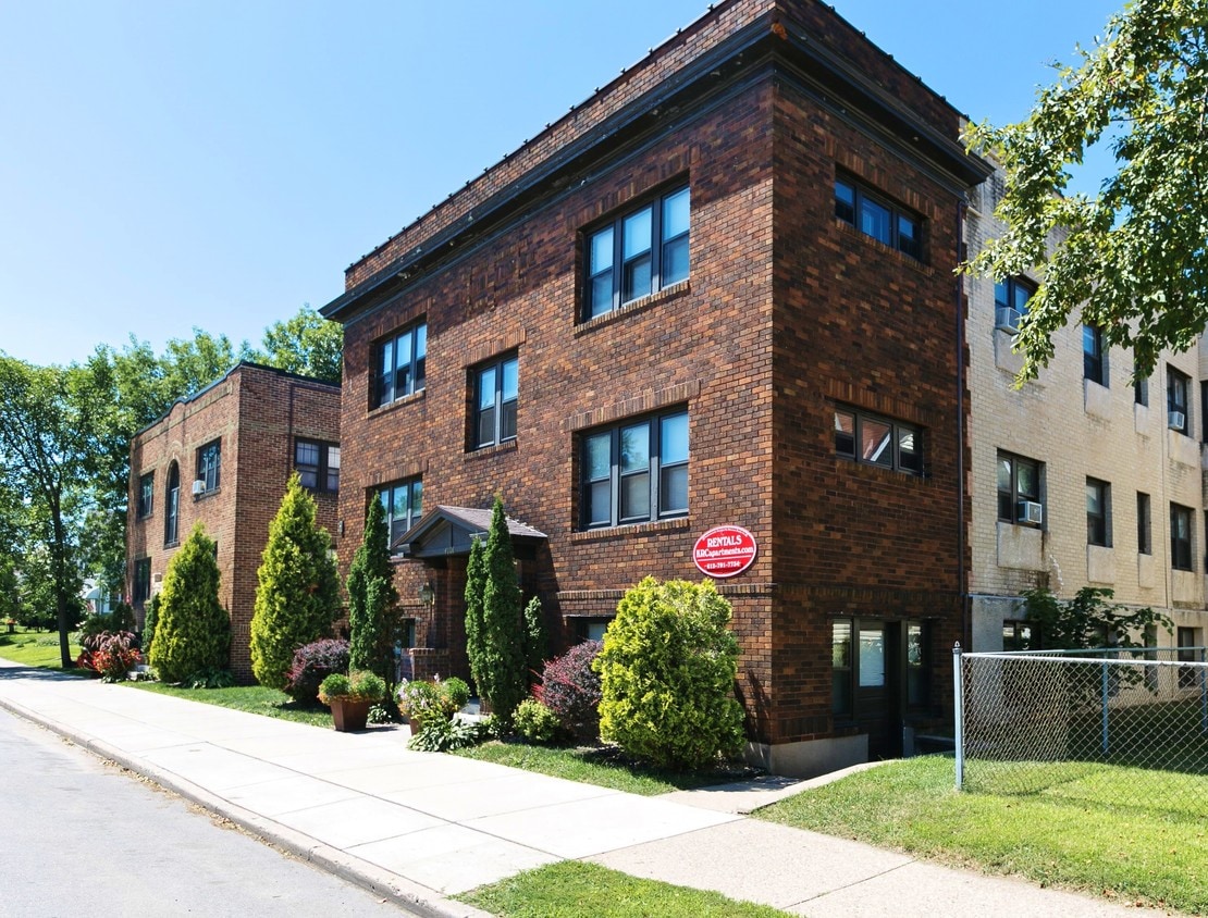 Primary Photo - Chicago Villas