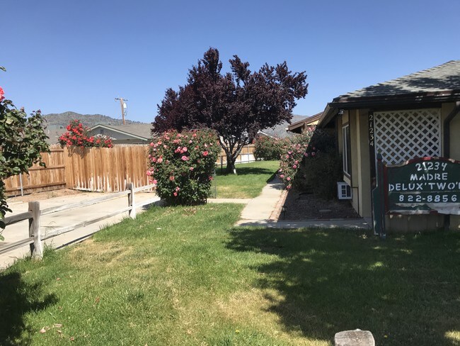 Front of building - 21234 Madre St