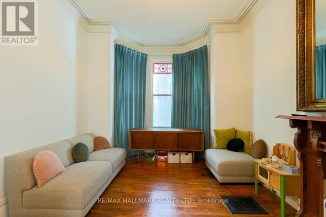 Building Photo - 370 Sackville St